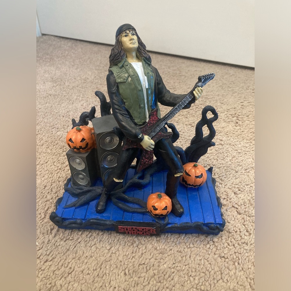 Stranger Things - Eddie Munson - Master of Puppets Scene - Collectible